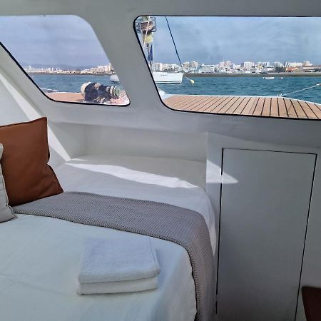 فندق Barco Casa Catamara Sleepandboat فارو المظهر الخارجي الصورة