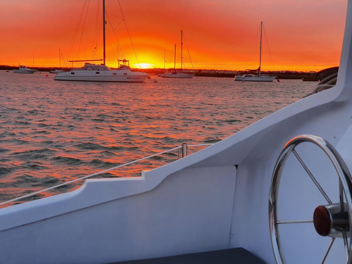 فندق Barco Casa Catamara Sleepandboat فارو المظهر الخارجي الصورة