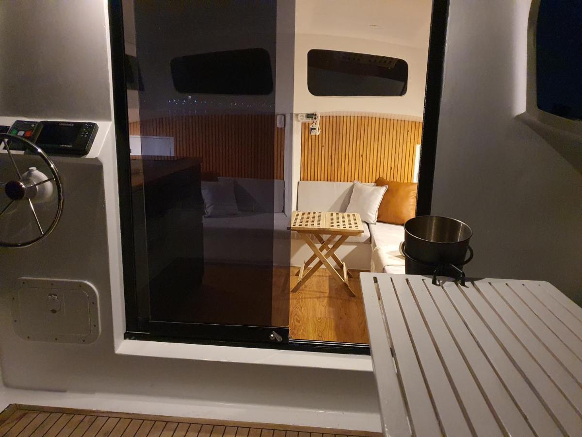 فندق Barco Casa Catamara Sleepandboat فارو المظهر الخارجي الصورة