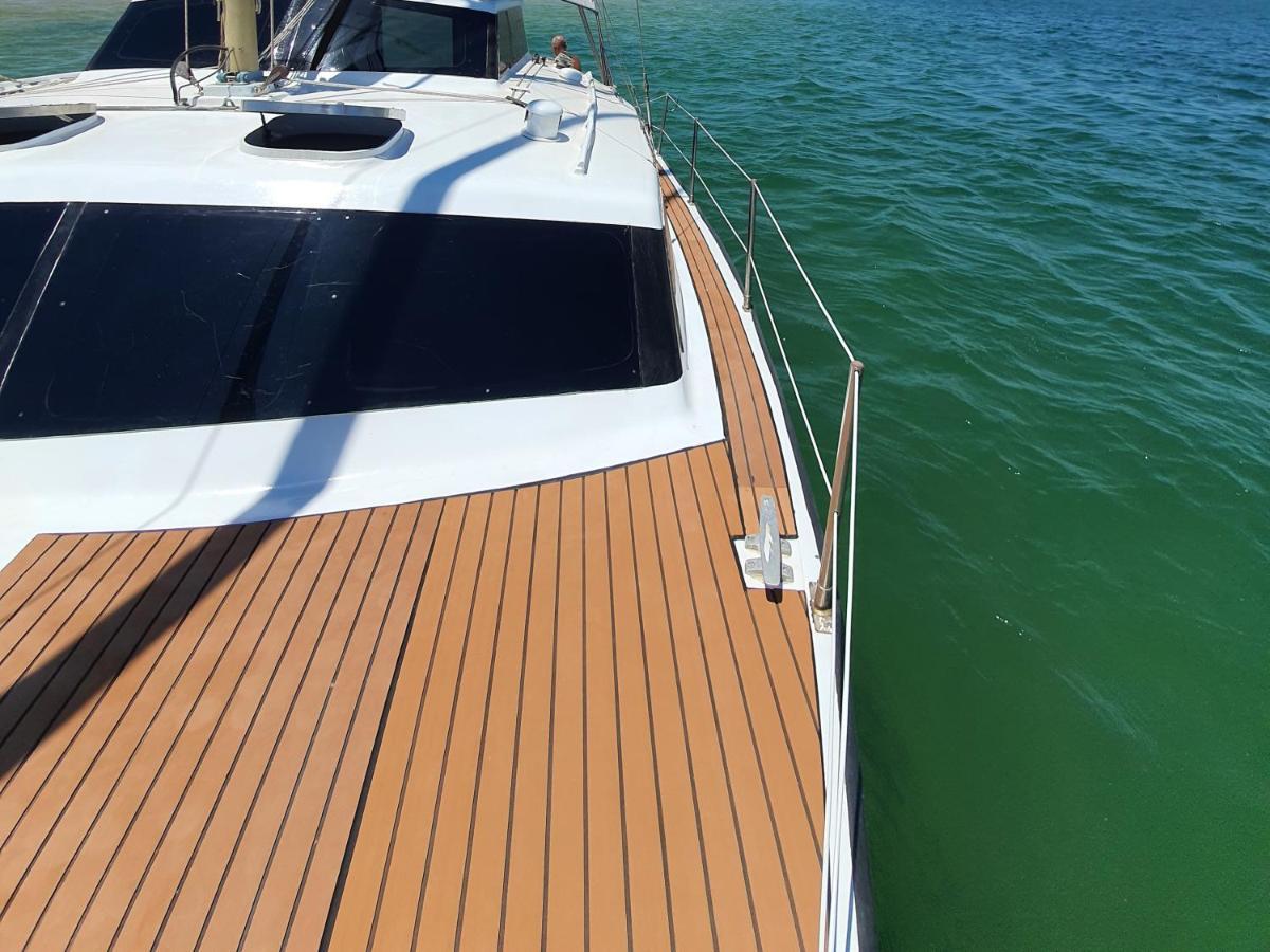 فندق Barco Casa Catamara Sleepandboat فارو المظهر الخارجي الصورة