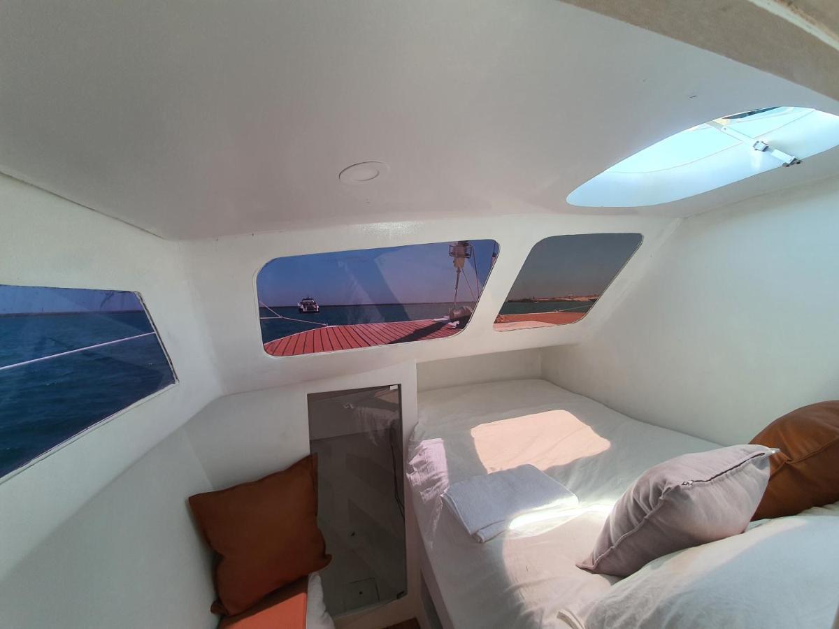 فندق Barco Casa Catamara Sleepandboat فارو المظهر الخارجي الصورة