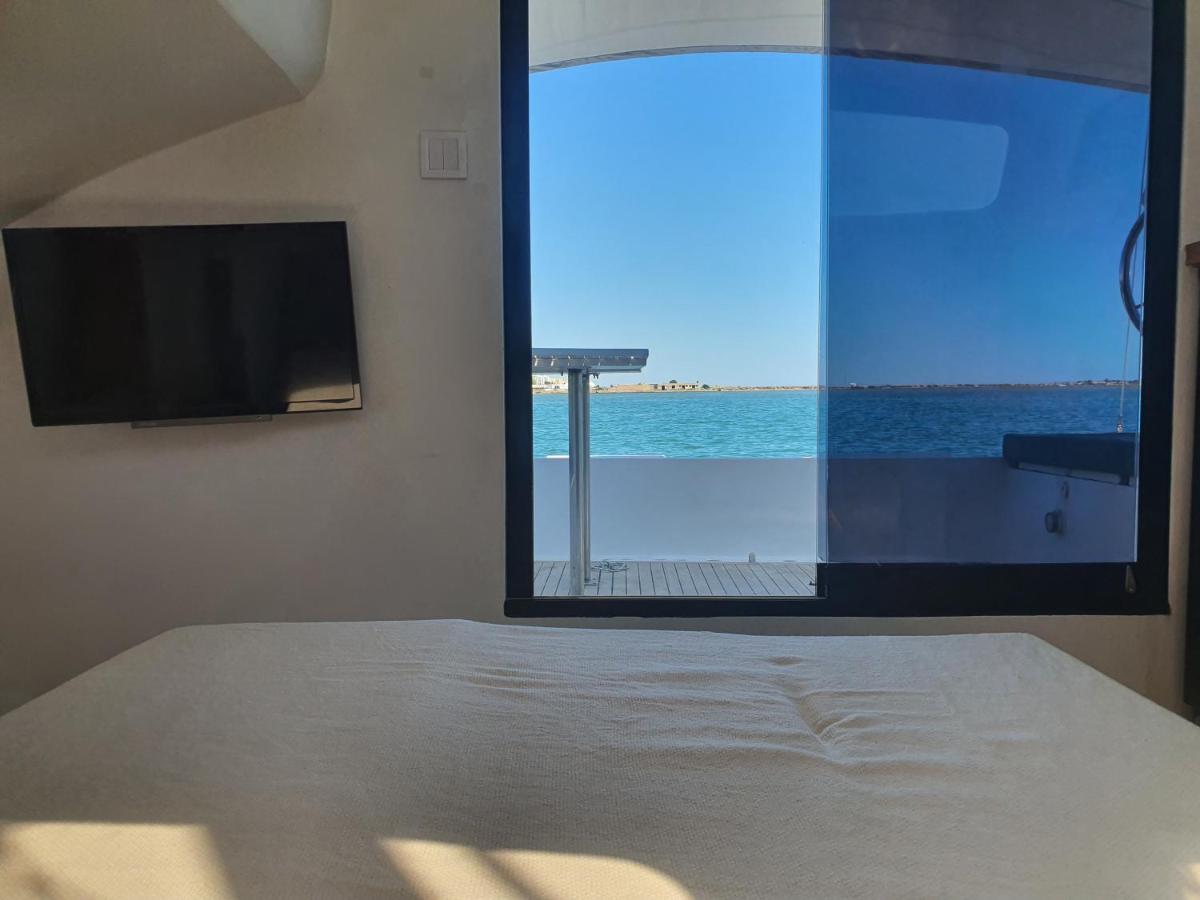فندق Barco Casa Catamara Sleepandboat فارو المظهر الخارجي الصورة