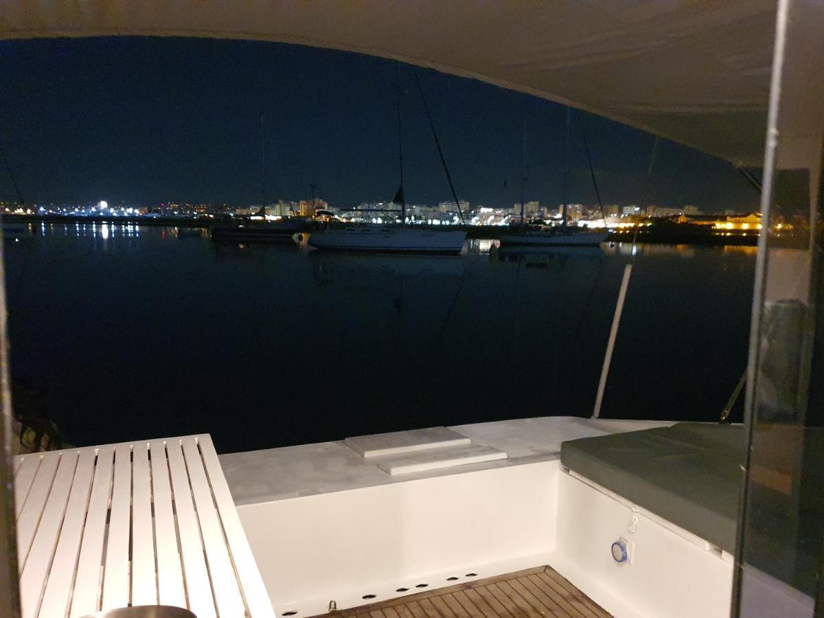 فندق Barco Casa Catamara Sleepandboat فارو المظهر الخارجي الصورة