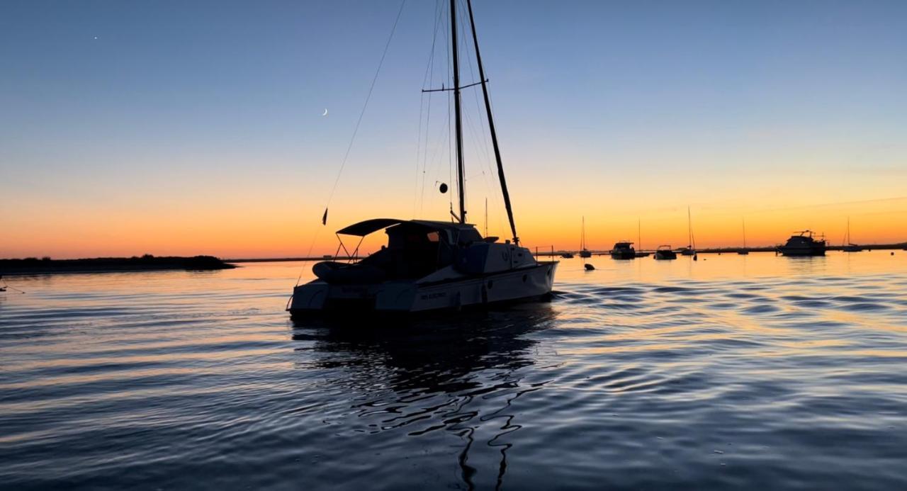 فندق Barco Casa Catamara Sleepandboat فارو المظهر الخارجي الصورة