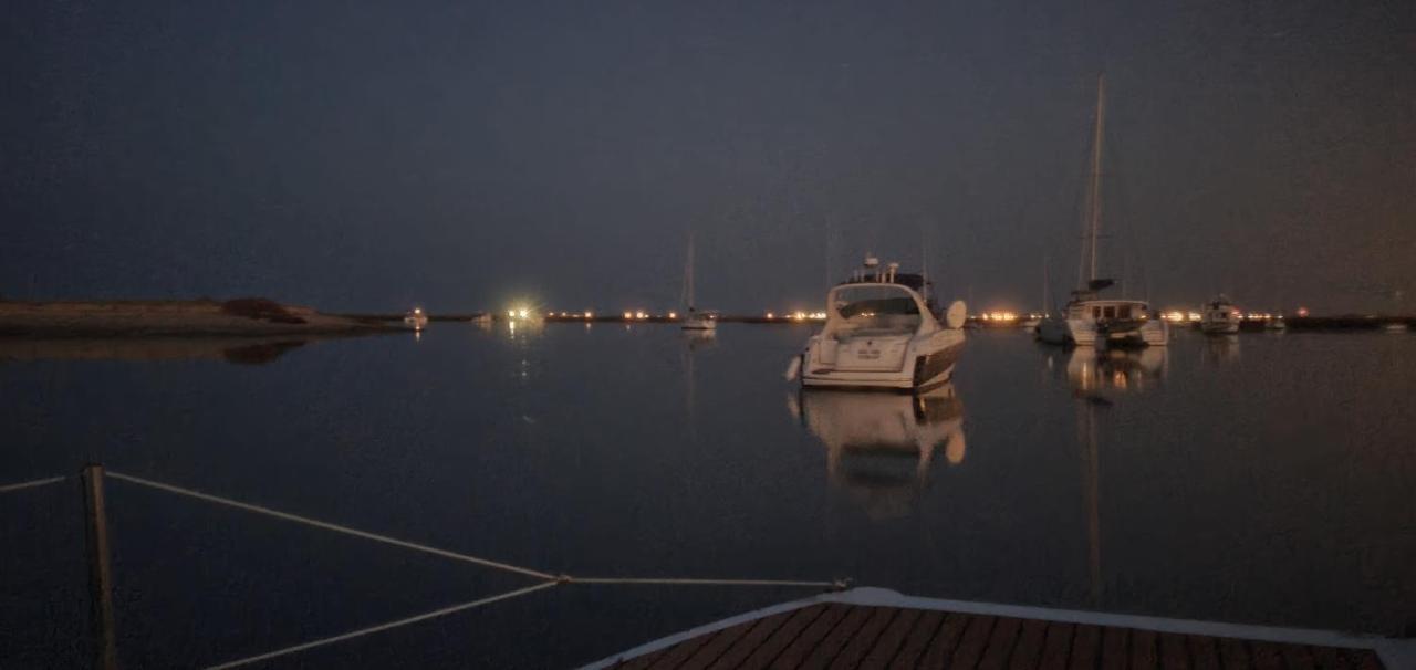 فندق Barco Casa Catamara Sleepandboat فارو المظهر الخارجي الصورة