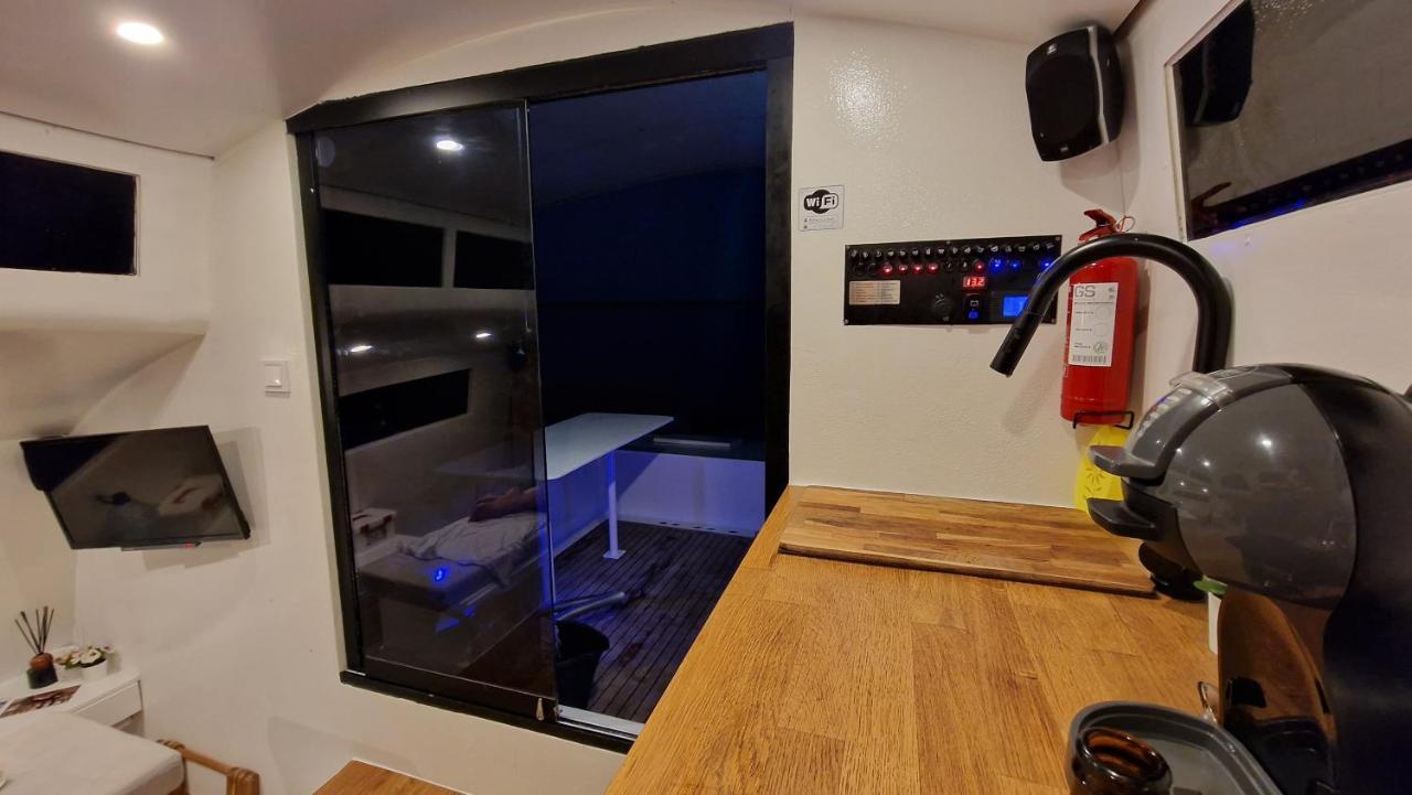 فندق Barco Casa Catamara Sleepandboat فارو المظهر الخارجي الصورة