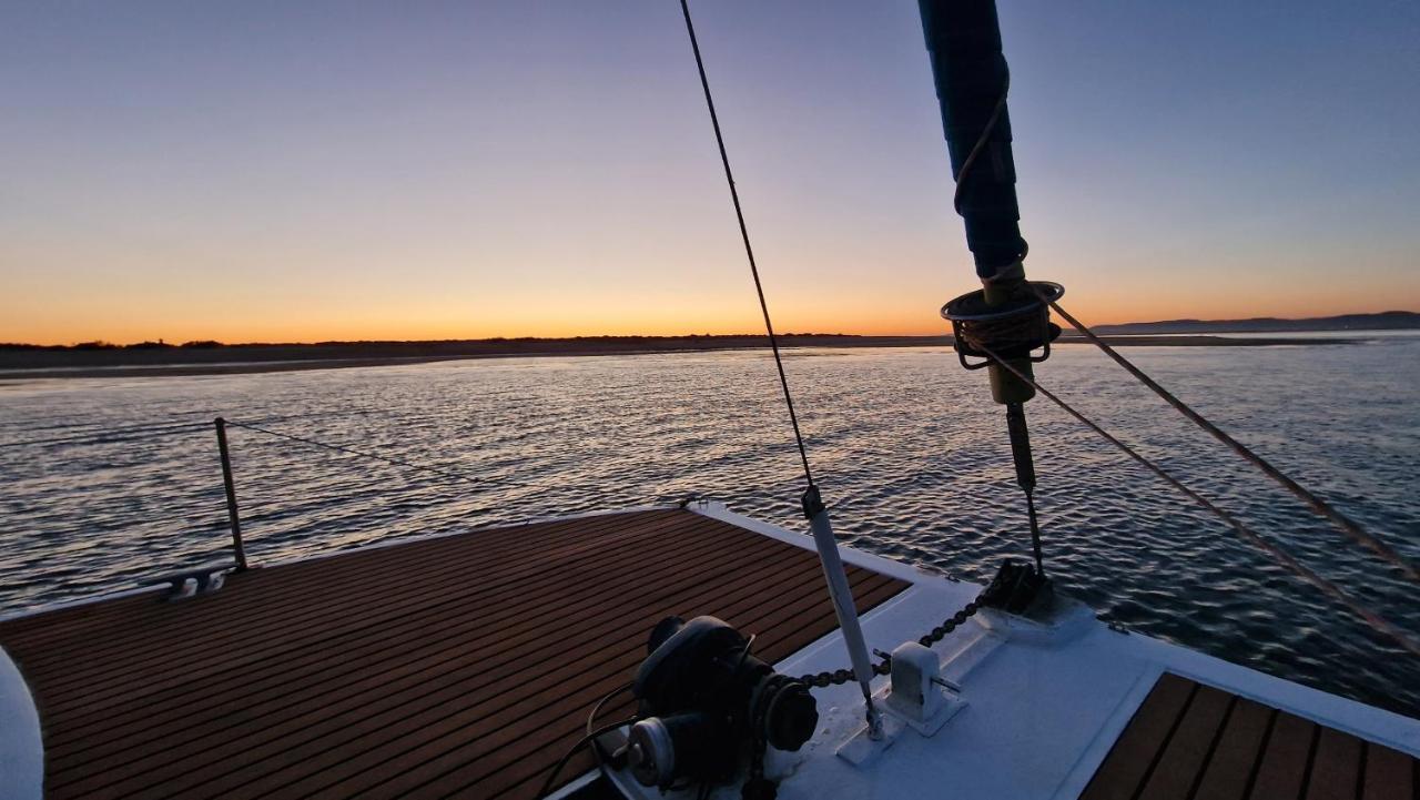فندق Barco Casa Catamara Sleepandboat فارو المظهر الخارجي الصورة