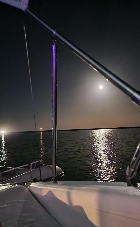 فندق Barco Casa Catamara Sleepandboat فارو المظهر الخارجي الصورة