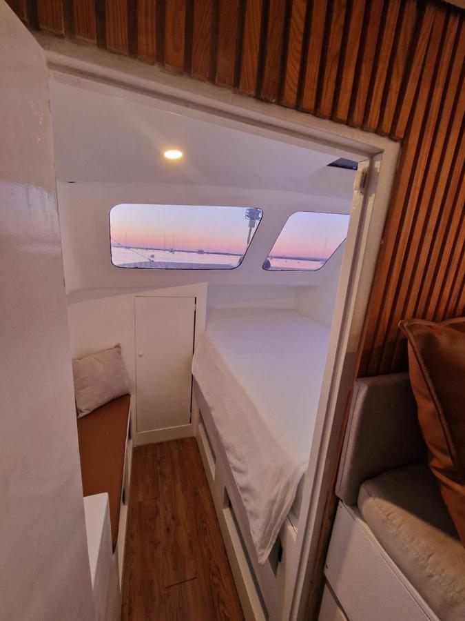 فندق Barco Casa Catamara Sleepandboat فارو المظهر الخارجي الصورة