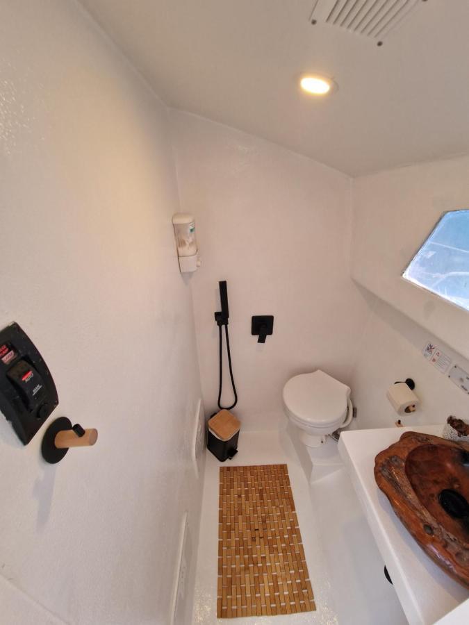 فندق Barco Casa Catamara Sleepandboat فارو المظهر الخارجي الصورة